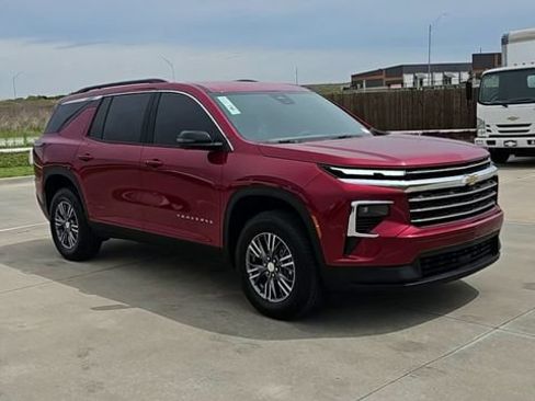 New 2026 Chevrolet Traverse LT w/ Driver Confidence Package AWD/4WD image 2