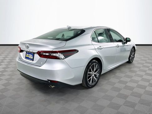 Used 2022 Toyota Camry XLE FWD image 7