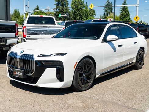 Used 2025 BMW 740i xDrive w/ Premium Package AWD/4WD image 4