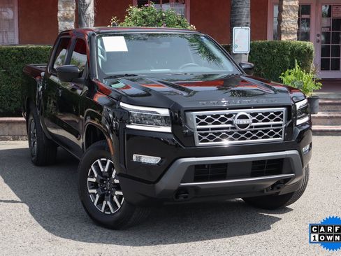 Used 2024 Nissan Frontier SL w/ Technology Package image 2