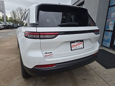 New 2026 Jeep Grand Cherokee Altitude AWD/4WD image 8
