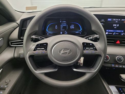 Used 2024 Hyundai Elantra SE FWD image 22
