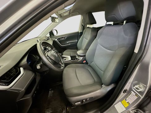 Used 2025 Toyota RAV4 XLE image 13