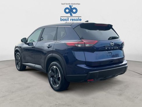 Used 2025 Nissan Rogue SV image 4