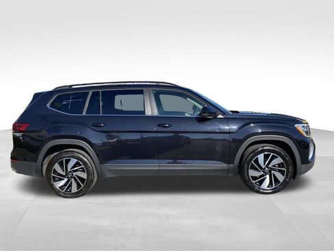 Used 2024 Volkswagen Atlas SE image 2