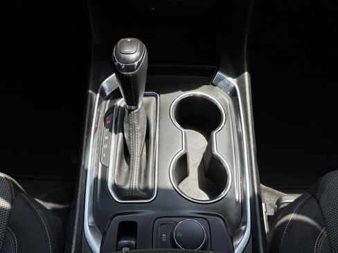 Used 2020 Chevrolet Traverse LT FWD image 28