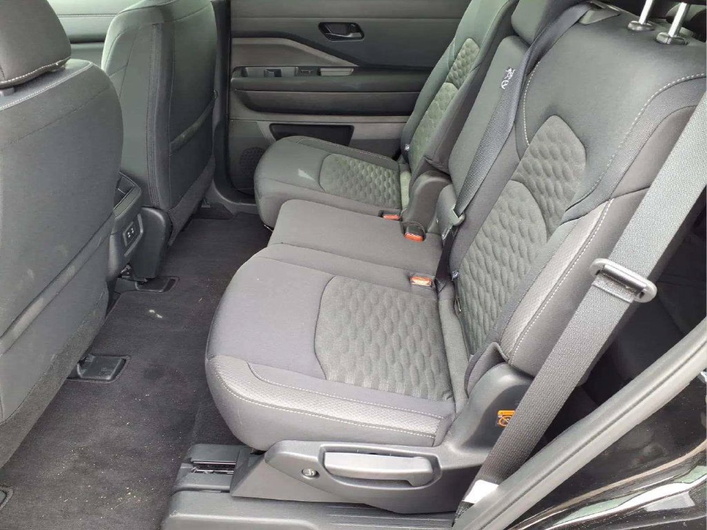 Certified 2026 Nissan Pathfinder SV FWD image 13