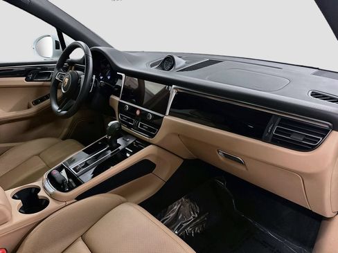 Used 2026 Porsche Macan AWD/4WD image 30