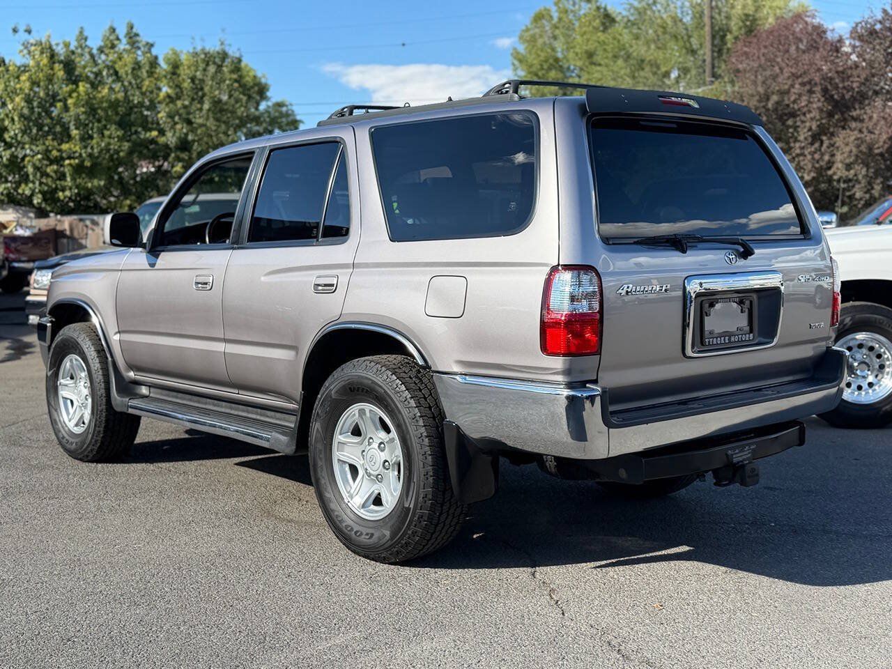 Used 2002 Toyota 4Runner SR5 AWD/4WD image 8