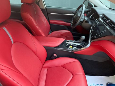 Used 2019 Toyota Camry XSE FWD image 33