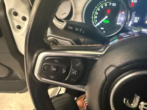 Used 2022 Jeep Wrangler Unlimited Sahara AWD/4WD image 35