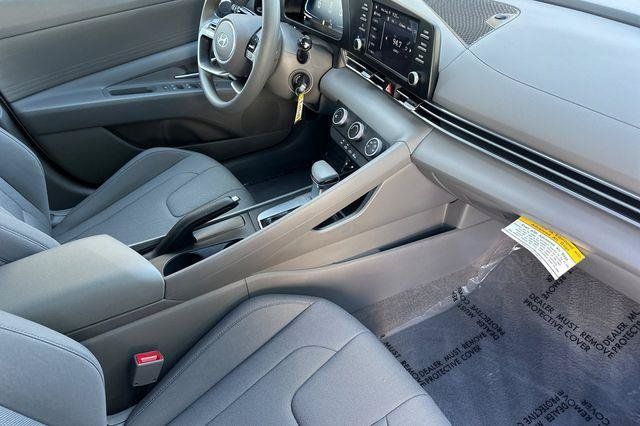 Certified 2026 Hyundai Elantra SE FWD image 16