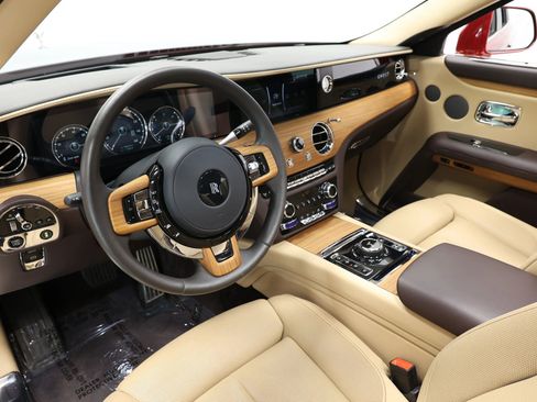 Used 2022 Rolls-Royce Ghost w/ Ghost Package AWD/4WD image 2