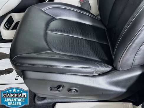 Used 2024 Chrysler Pacifica Limited FWD image 19
