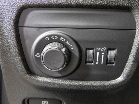 New 2025 Jeep Grand Cherokee Altitude image 18