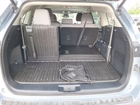Used 2023 Toyota Highlander LE FWD image 35