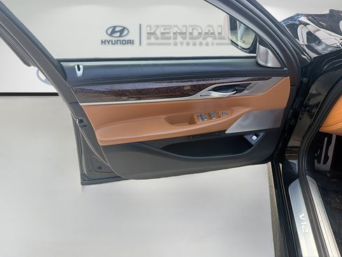 Used 2021 BMW M760i xDrive AWD/4WD image 18