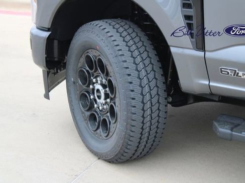 New 2026 Ford F250 Lariat w/ Black Appearance Package image 5