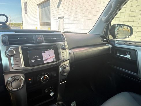Used 2017 Toyota 4Runner SR5 Premium RWD image 16