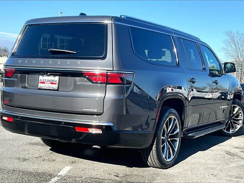 Used 2024 Jeep Wagoneer L Series II w/ Premium Group I image 12