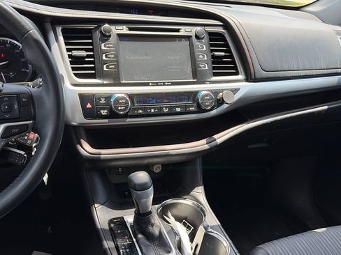 Used 2016 Toyota Highlander Plus FWD image 15