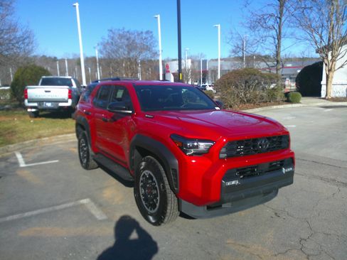 Used 2025 Toyota 4Runner TRD Off-Road image 2