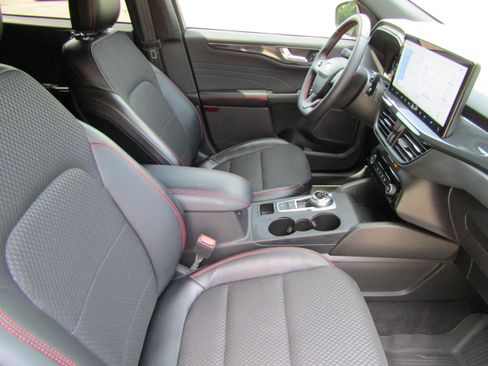 Used 2024 Ford Escape ST-Line w/ Tech Pack #1 AWD/4WD image 18