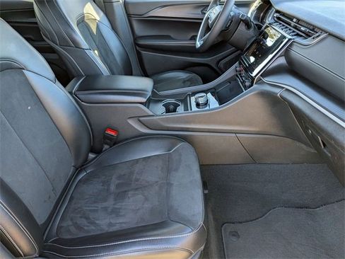 Certified 2023 Jeep Grand Cherokee L Laredo image 30