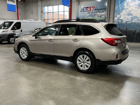 Used 2015 Subaru Outback 2.5i Premium image 3