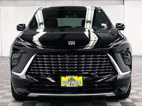 Used 2025 Buick Enclave Avenir w/ Trailering Package, 5000 lbs. image 3