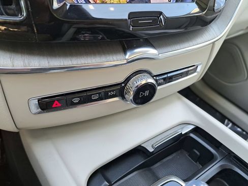 Used 2023 Volvo XC60 B5 Ultimate w/ Climate Package AWD/4WD image 13