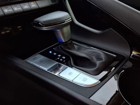 Used 2025 Hyundai Elantra Blue image 41