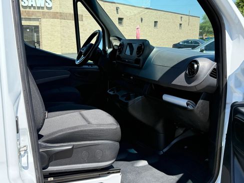 Used 2022 Mercedes-Benz Sprinter 2500 image 16