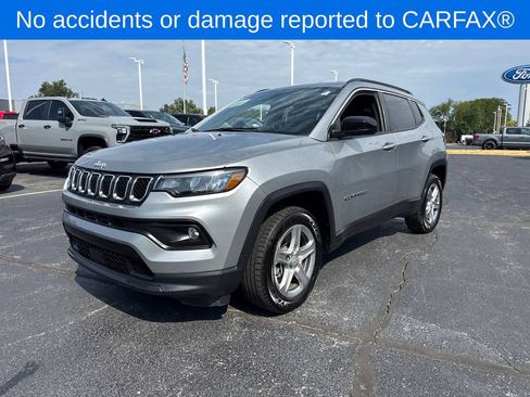 Used 2024 Jeep Compass Latitude AWD/4WD image 2