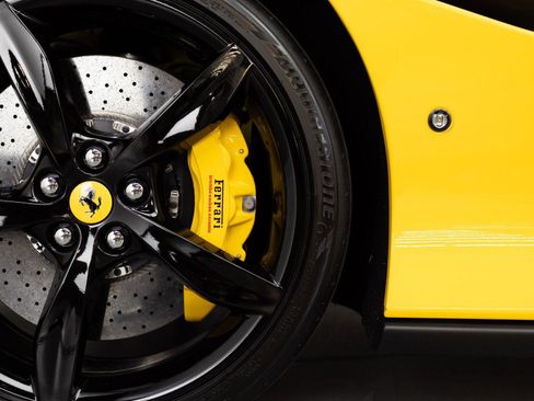 Certified 2020 Ferrari Portofino RWD image 20