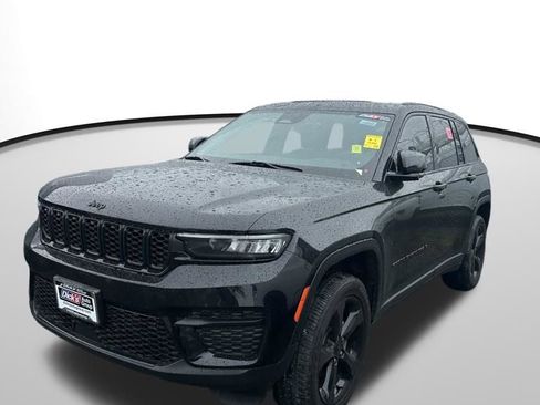 Used 2023 Jeep Grand Cherokee Altitude image 1