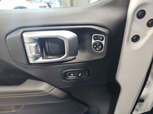 Used 2023 Jeep Gladiator Overland AWD/4WD image 11
