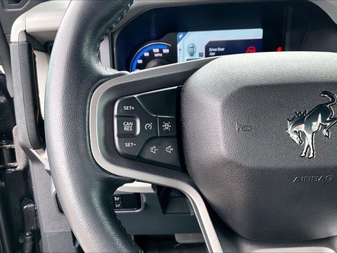Used 2023 Ford Bronco Badlands image 10