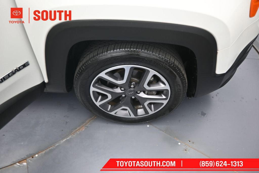 Used 2016 Jeep Renegade Latitude w/ Safety & Security Group FWD image 31