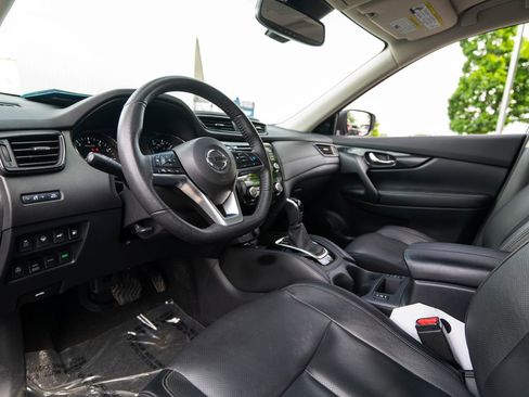 Used 2020 Nissan Rogue SL w/ Premium Package AWD/4WD image 6