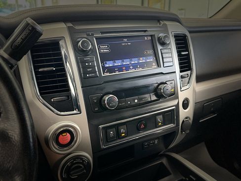 Used 2019 Nissan Titan PRO-4X AWD/4WD image 20