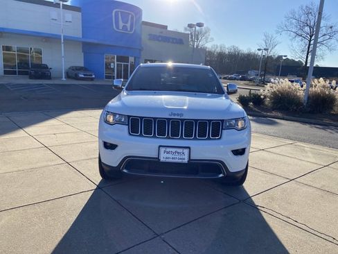 Used 2018 Jeep Grand Cherokee Limited image 3