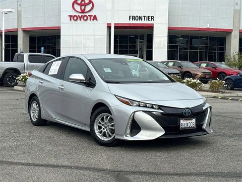 Used 2017 Toyota Prius Prime Premium image 1