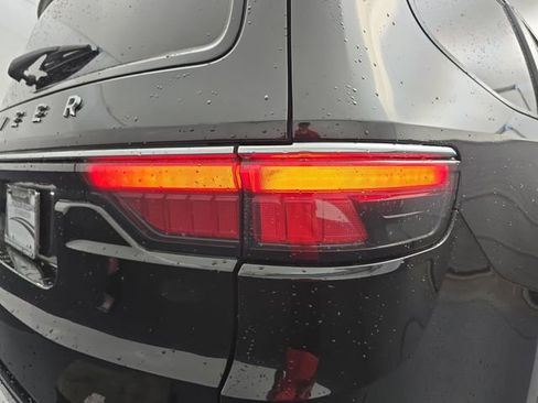 Used 2024 Jeep Wagoneer Series II w/ Flexible Seating Group image 19