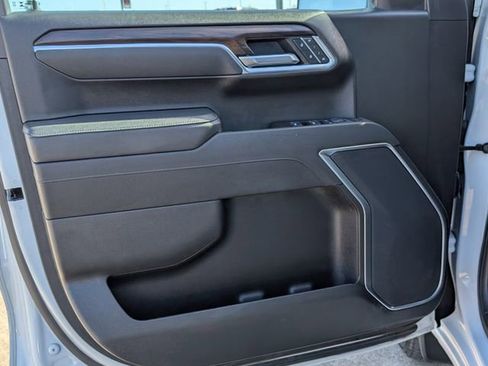 Used 2025 GMC Sierra 1500 SLT image 10