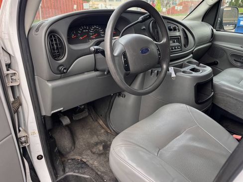 Used 2004 Ford E-150 and Econoline 150 image 11