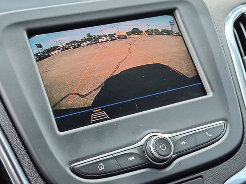 Used 2020 Chevrolet Equinox LT FWD image 23