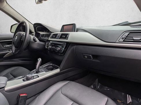Used 2018 BMW 320i xDrive Sedan image 30