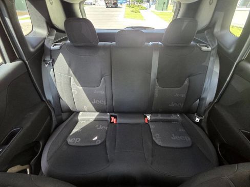 Used 2017 Jeep Renegade Latitude image 28