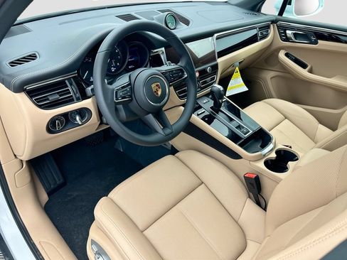 Used 2026 Porsche Macan AWD/4WD image 4